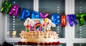 prvi-rođendan-torta-slavlje-dekoracija