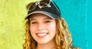 devojka-osmeh-fiksna-proteza