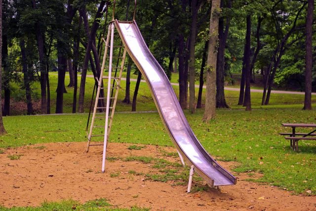 old-playground-slide-3886137_1280