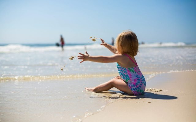 dete-pesak-plaza dete-pesak-plaza