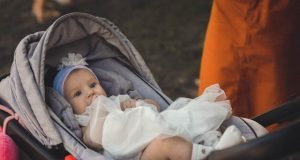 Najčešće greške pri uređenju sobe za bebu beba-devojcica-kolica