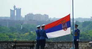 Kako dete da razvije ljubav prema svojoj zemlji na iskren i zdrav način zastava-srbije-kalemegdan-srbija-beograd