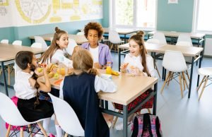 skolska-uzina-deca-sto