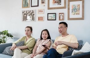 muskarac-zena-devojcica-kauc