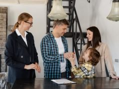 Nekretnina kao poklon detetu – šta dobijate, a šta rizikujete? nekretnina-dete-roditelji