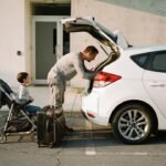 muskarac-dete-kofer-auto